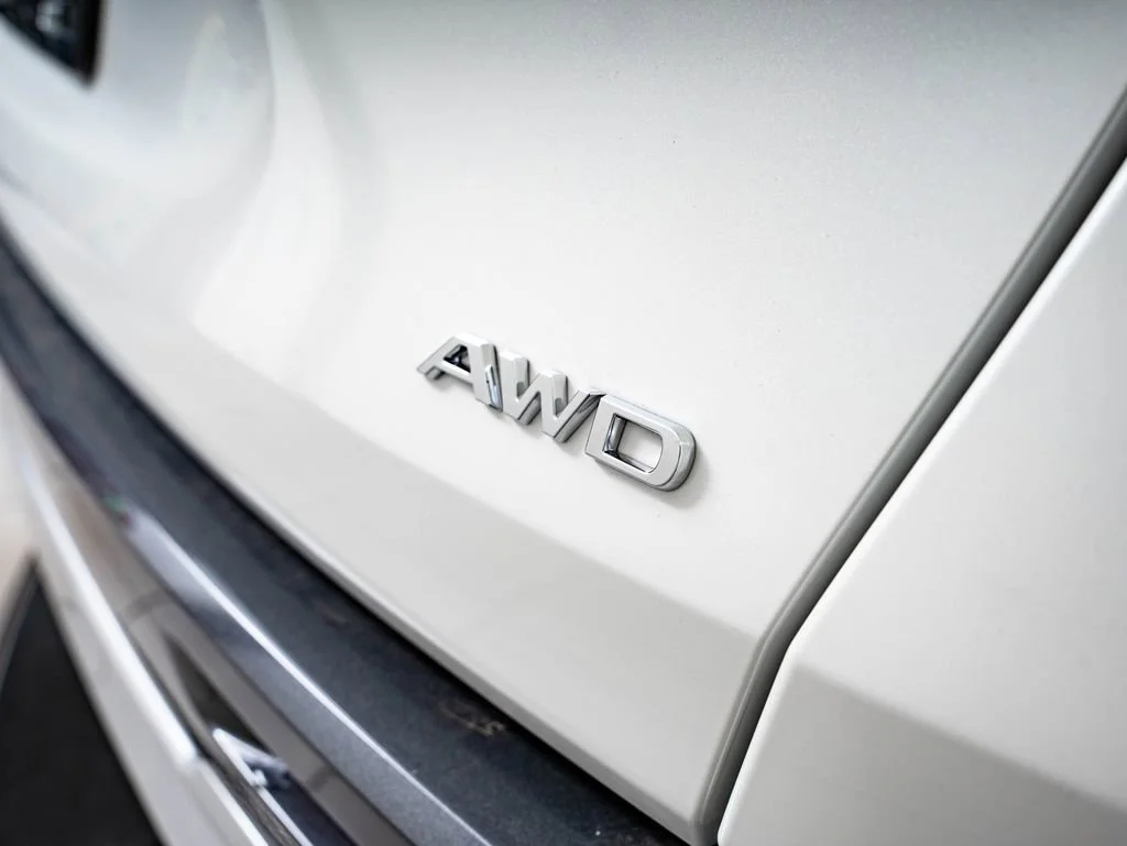 Used 2025 Platinum White Pearl Acura  image 16