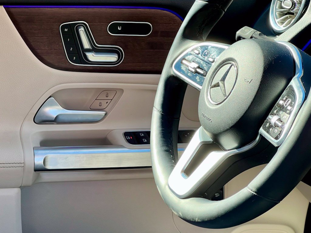 Used 2023 Blue Mercedes-Benz GLB 250 image 10
