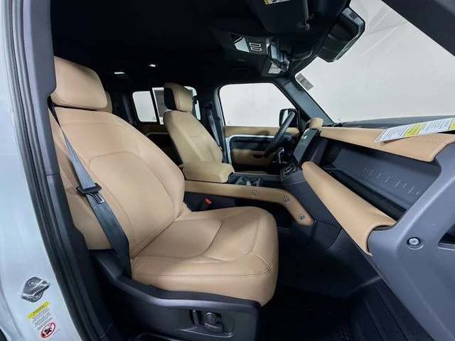 New 2026 Fuji White Land Rover X-Dynamic SE image 30