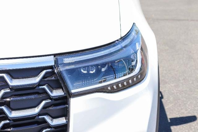 New 2026 Star White Metallic Tri-Coat Ford Platinum™ image 38