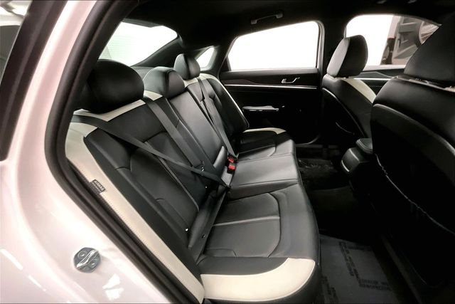 Used 2025 Snow White Pearl Kia GT-Line image 25