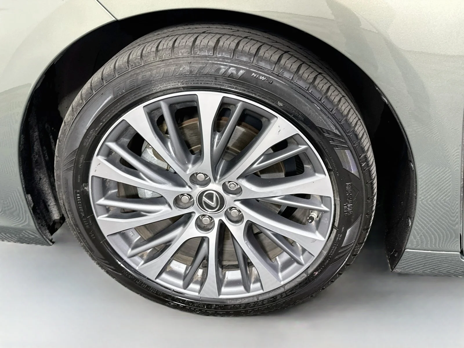 Used 2020 Green Lexus 300h image 32