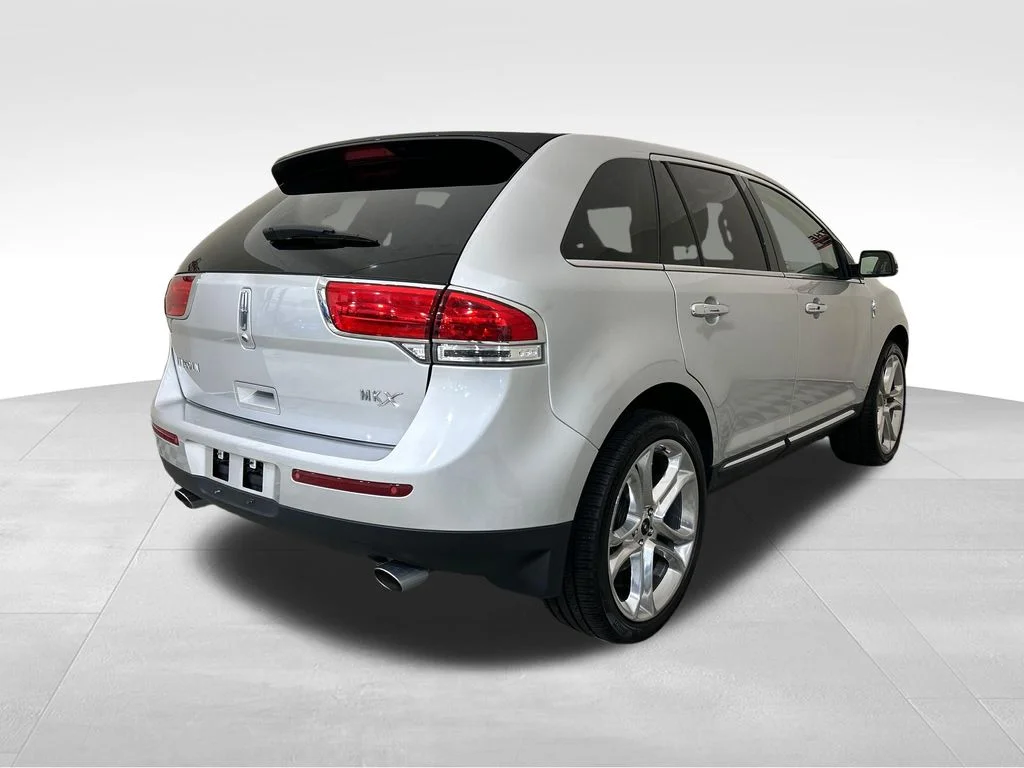 Used 2014 Silver Lincoln Base image 5