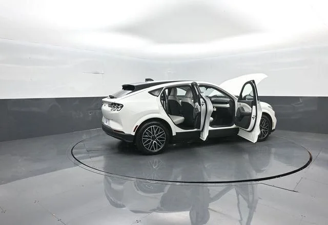 New 2026 Star White Metallic Tri-coat Ford Premium image 42