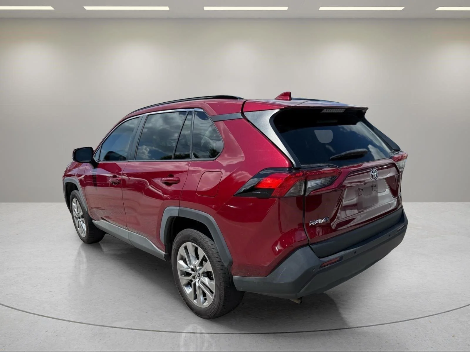 Used 2019 Ruby Flare Pearl Toyota XLE Premium image 7