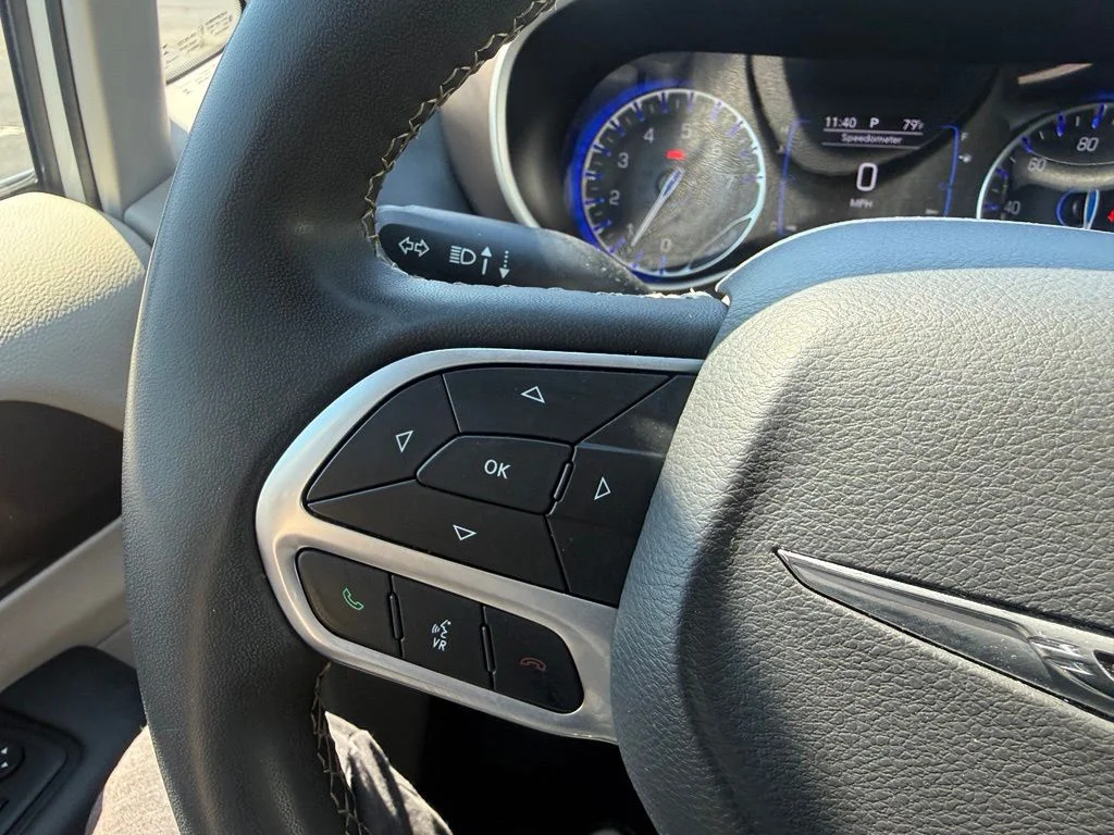 Used 2023 White Chrysler LX image 19