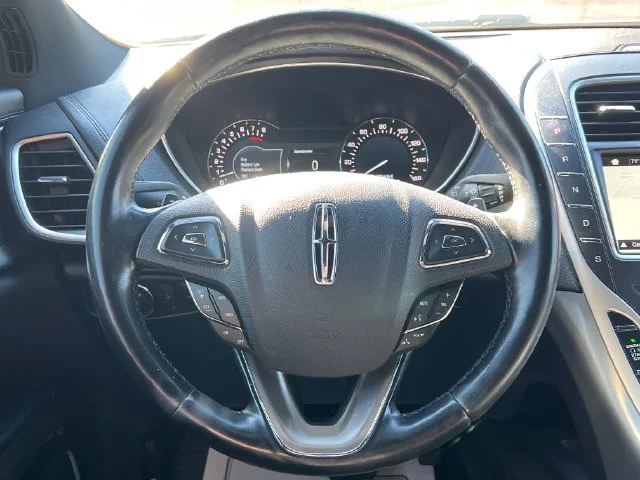 Used 2017 Silver Lincoln Reserve image 25