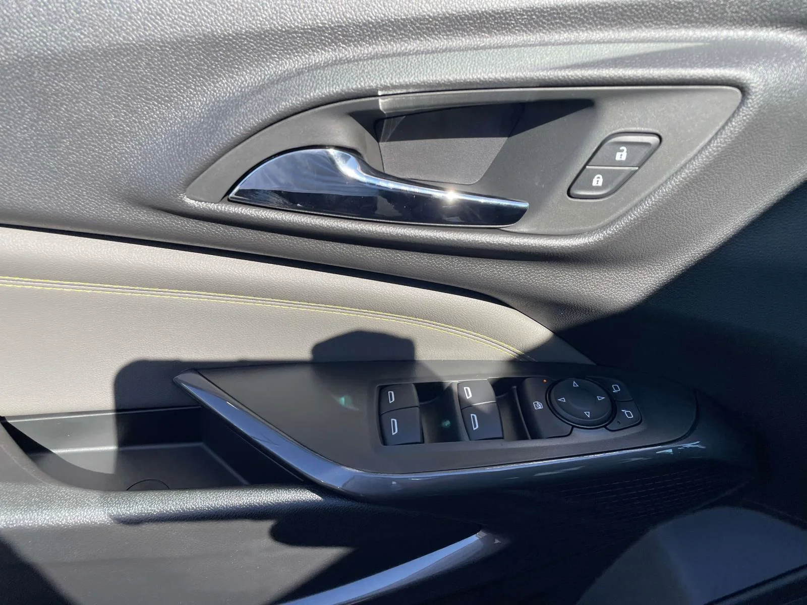 New 2026 Mosaic Black Metallic Chevrolet ACTIV image 15