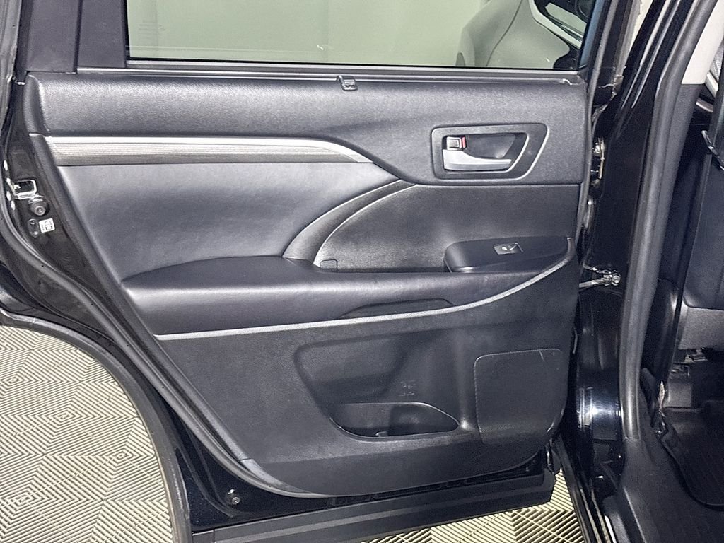 Used 2019 Midnight Black Metallic Toyota SE image 18