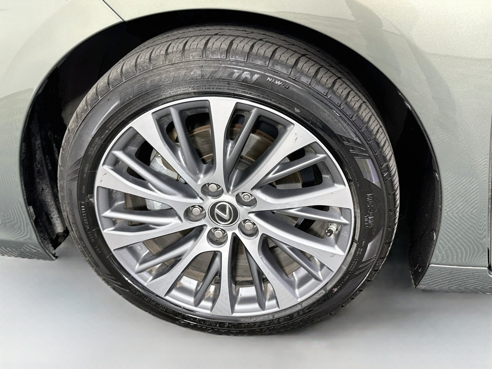 Used 2020 Sunlit Green Lexus 300h image 32