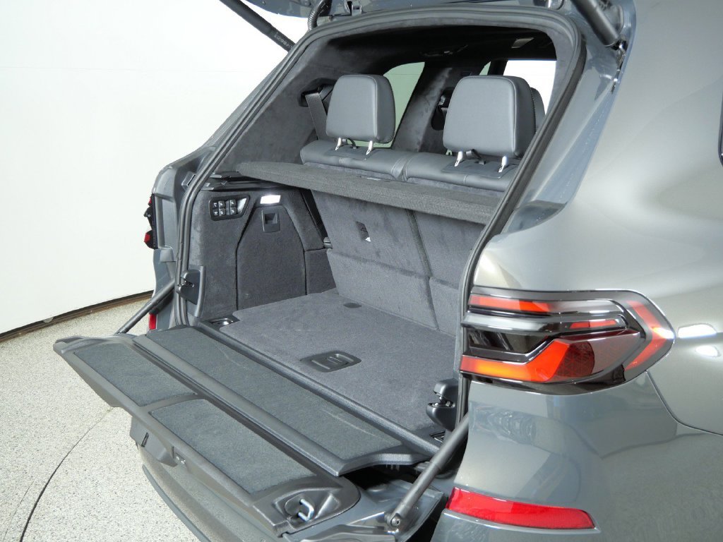 New 2027 Dravit Grey Metallic BMW xDrive40i image 29