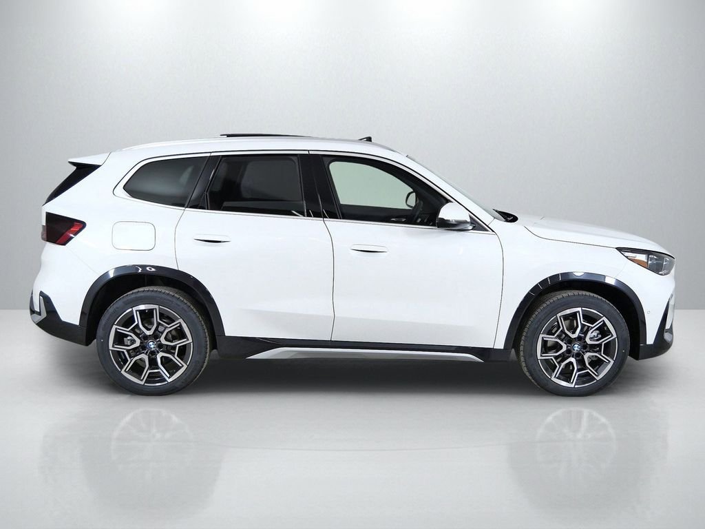 New 2026 Mineral White Metallic BMW xDrive28i image 8
