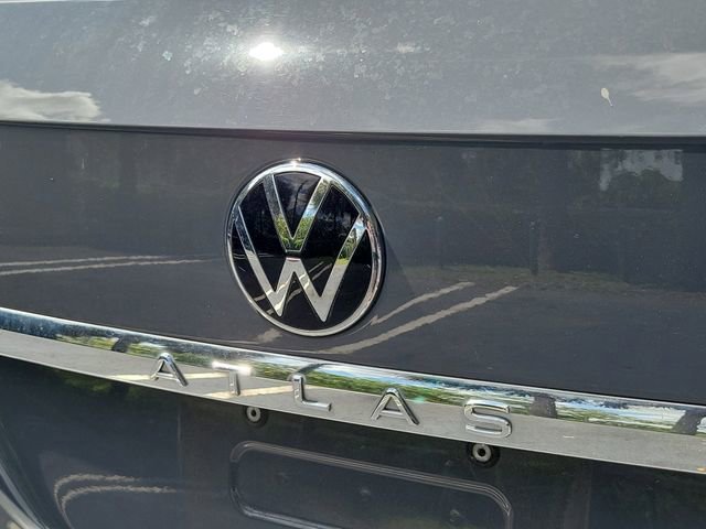 Used 2021 Gray Volkswagen 3.6L V6 SE w/Technology R-Line image 9