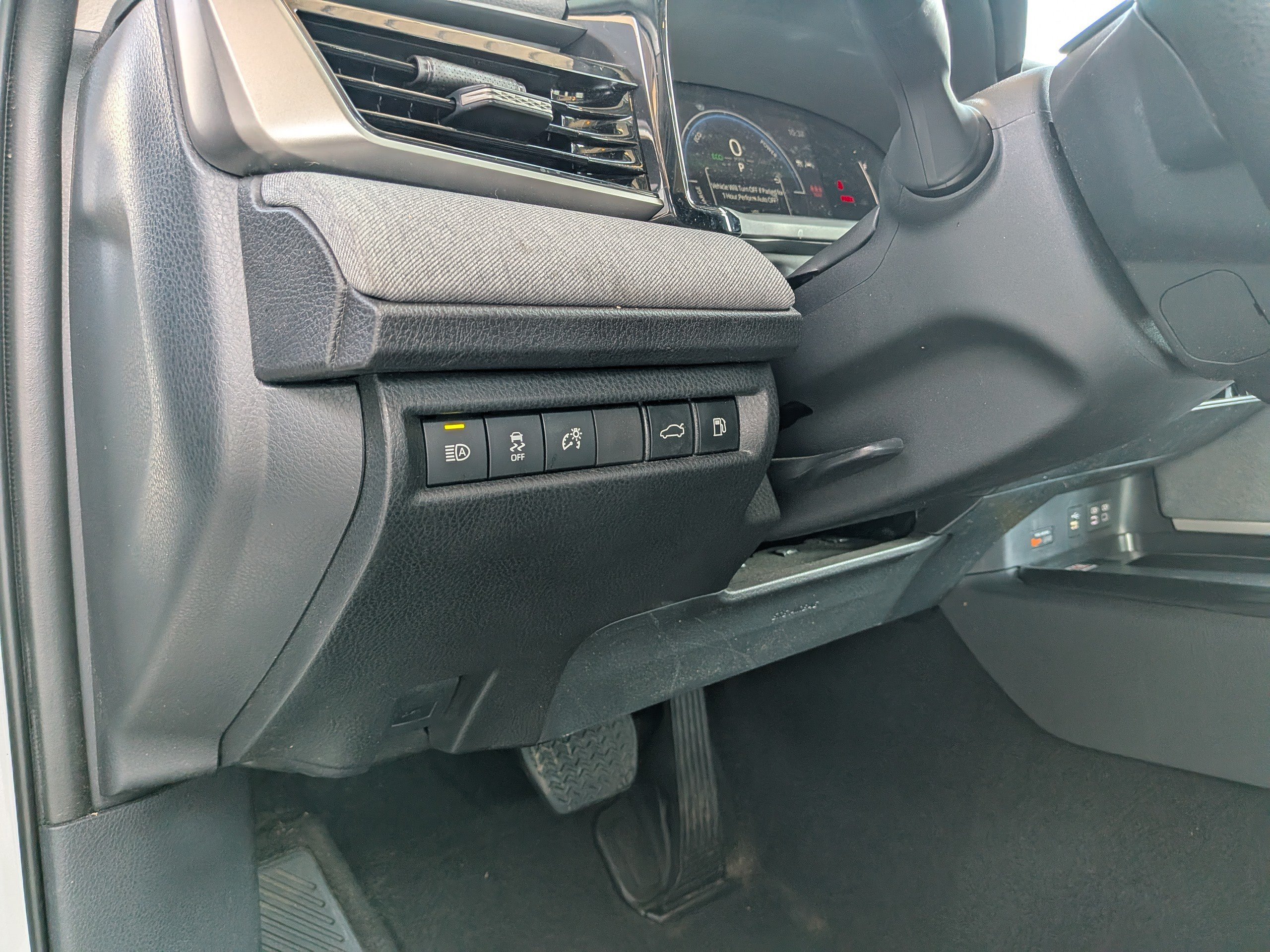 Used 2025 White Toyota LE image 16