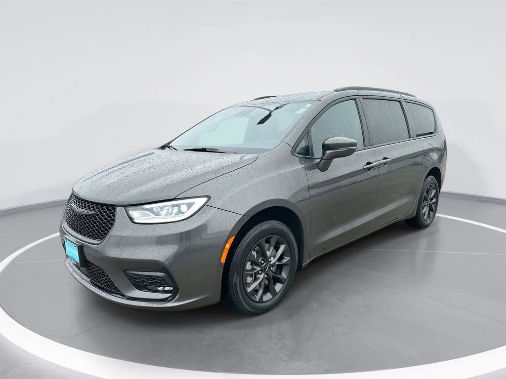 2021 Chrysler Pacifica Touring L's photo