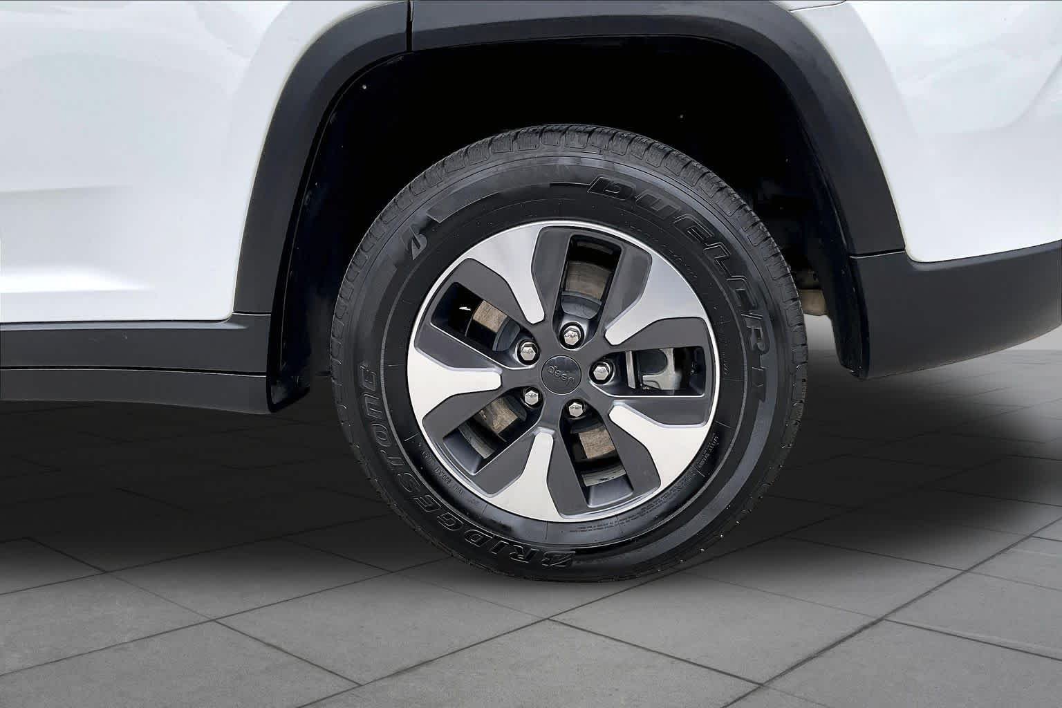 Used 2022 Bright White Clearcoat Jeep  image 11