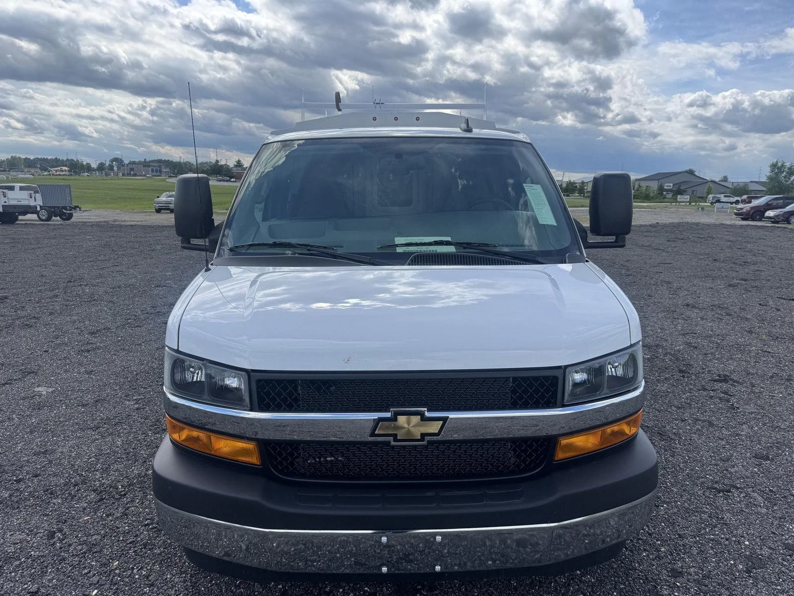 New 2026 Summit White Chevrolet 1WT image 9
