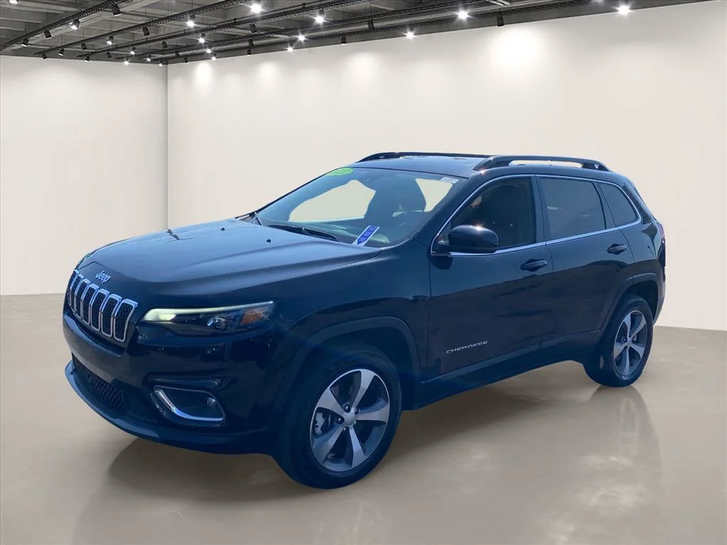 Used 2022 Diamond Black Crystal Pearlcoat Jeep Limited image 3