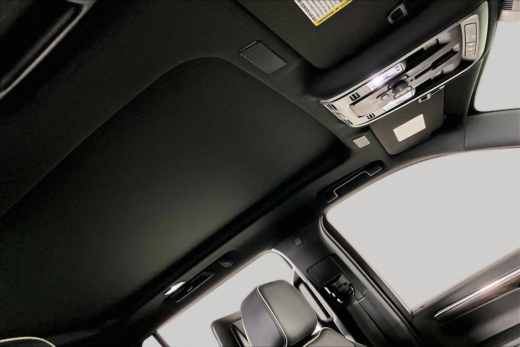 2025 Chevrolet Suburban Premier - Photo 23