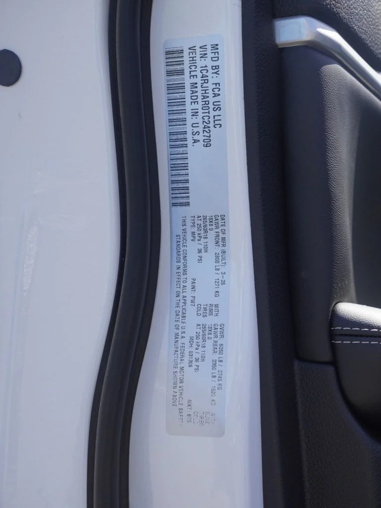 New 2026 Bright White Clear-Coat Exterior Paint Jeep Laredo Altitude image 29
