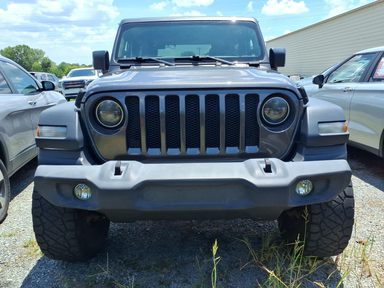 Used 2018 Granite Crystal Metallic Clearcoat Jeep Sport S image 4