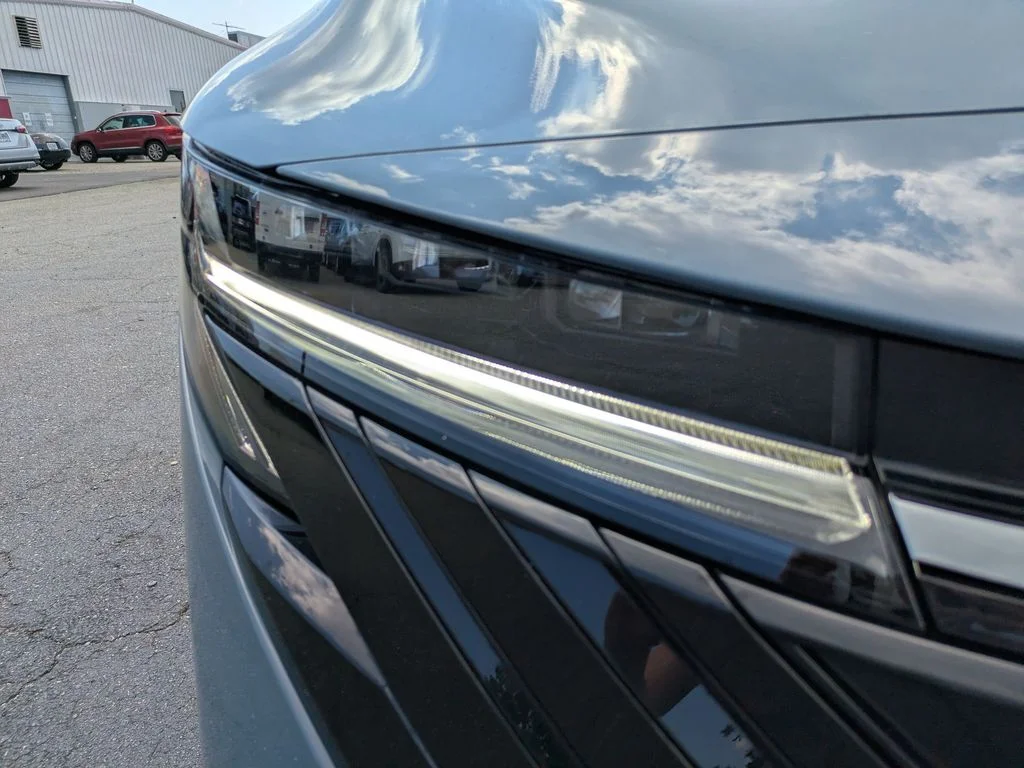 New 2027 Atlantic Gray Metallic / Super Black Two-tone Nissan SR image 10