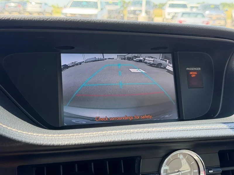 Used 2013 Nebula Gray Pearl Lexus 4dr Sdn image 23