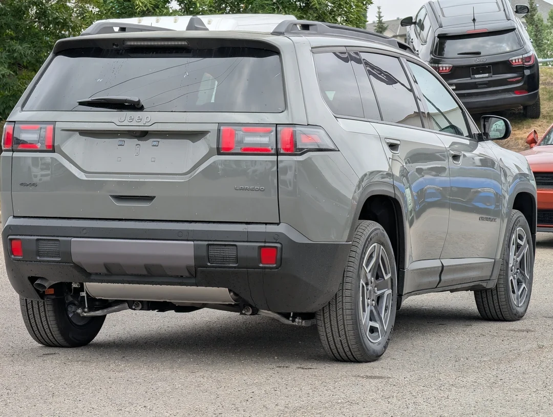 New 2026 Grey Jeep Laredo - - 4x4 - 1.6L Turbo Hybrid - Uconnect 5 w/ 12.3 Screen & More! image 8