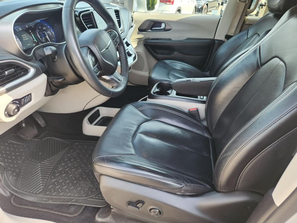 Used 2022 Silver Chrysler Touring L image 13