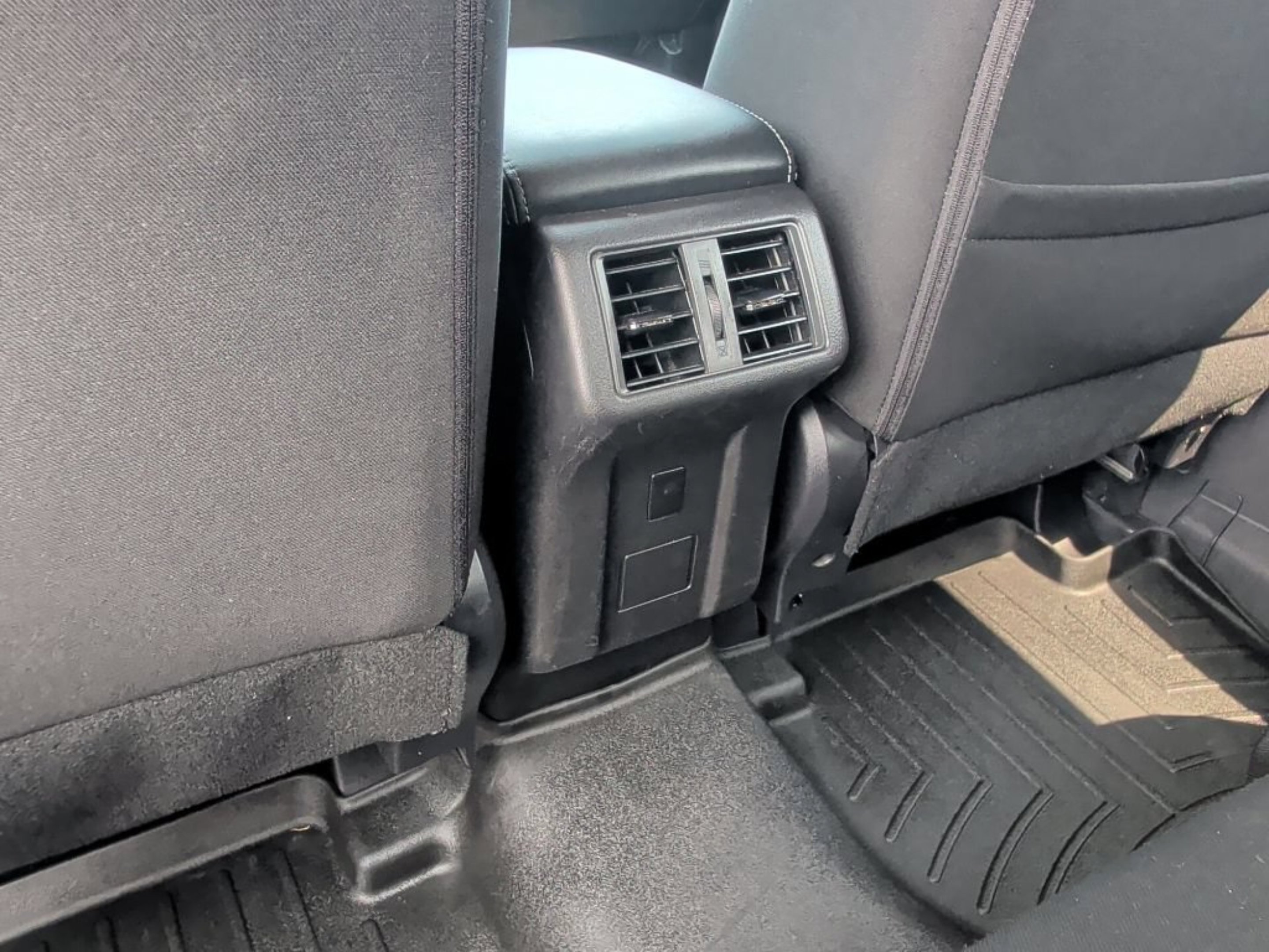 Used 2019 Silver Mitsubishi ES image 32