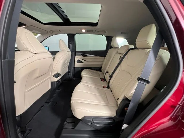 Used 2023 Red INFINITI LUXE image 13