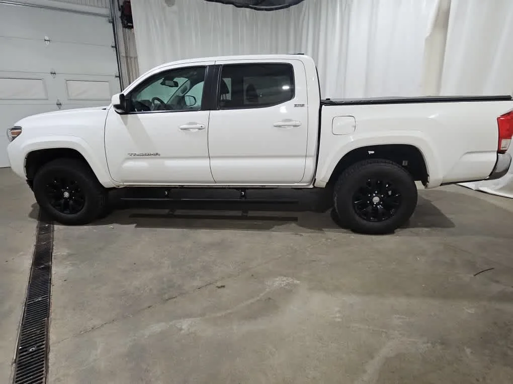 Used 2019 Super White Toyota SR5 image 4