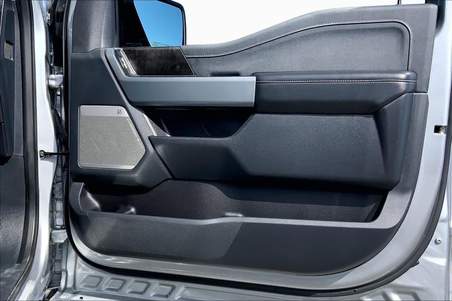 Used 2023 Iconic Silver Metallic Ford LARIAT image 23