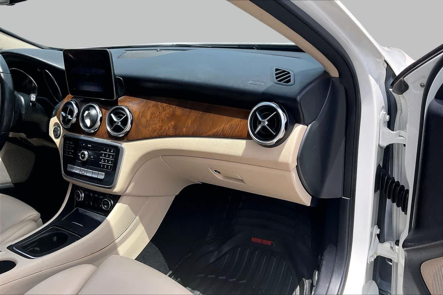 Used 2019 Polar White Mercedes-Benz GLA 250 image 18