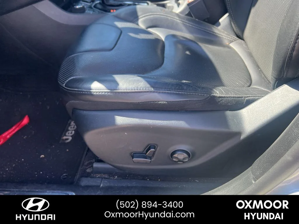 Used 2019 Billet Silver Metallic Clearcoat Jeep Limited image 7