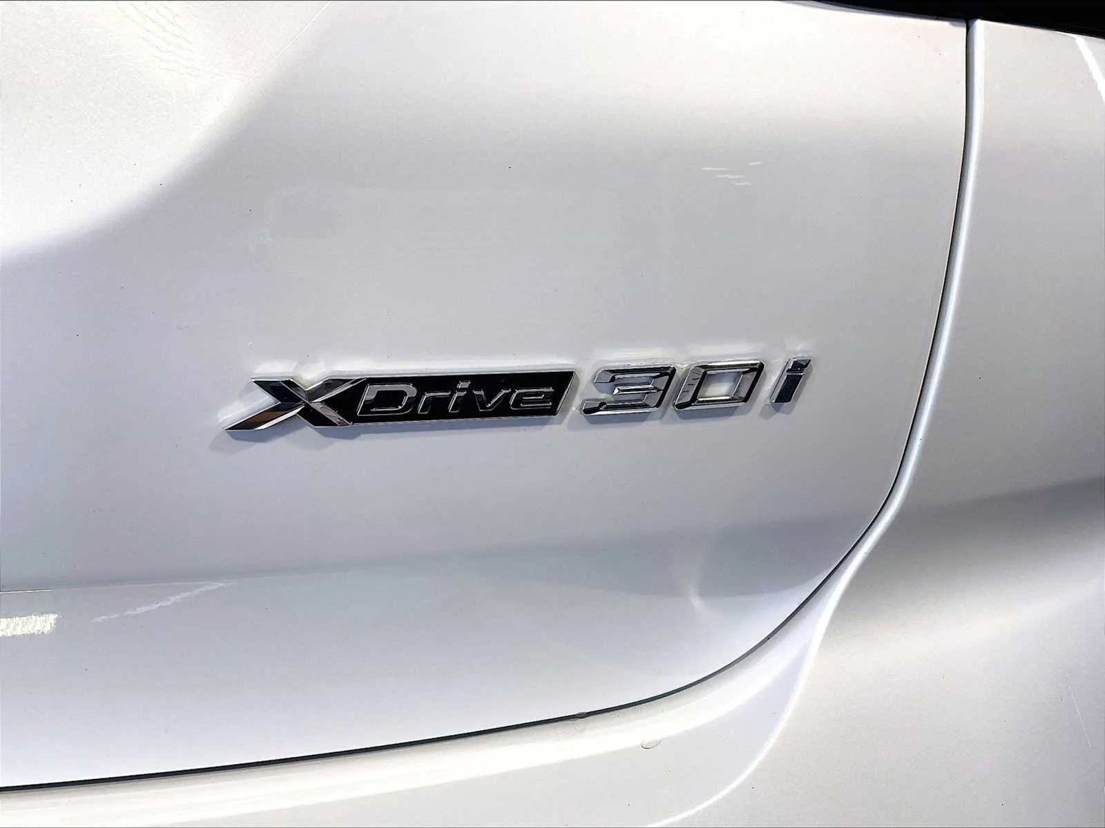 Used 2023 Mineral White Metallic BMW xDrive30i image 19