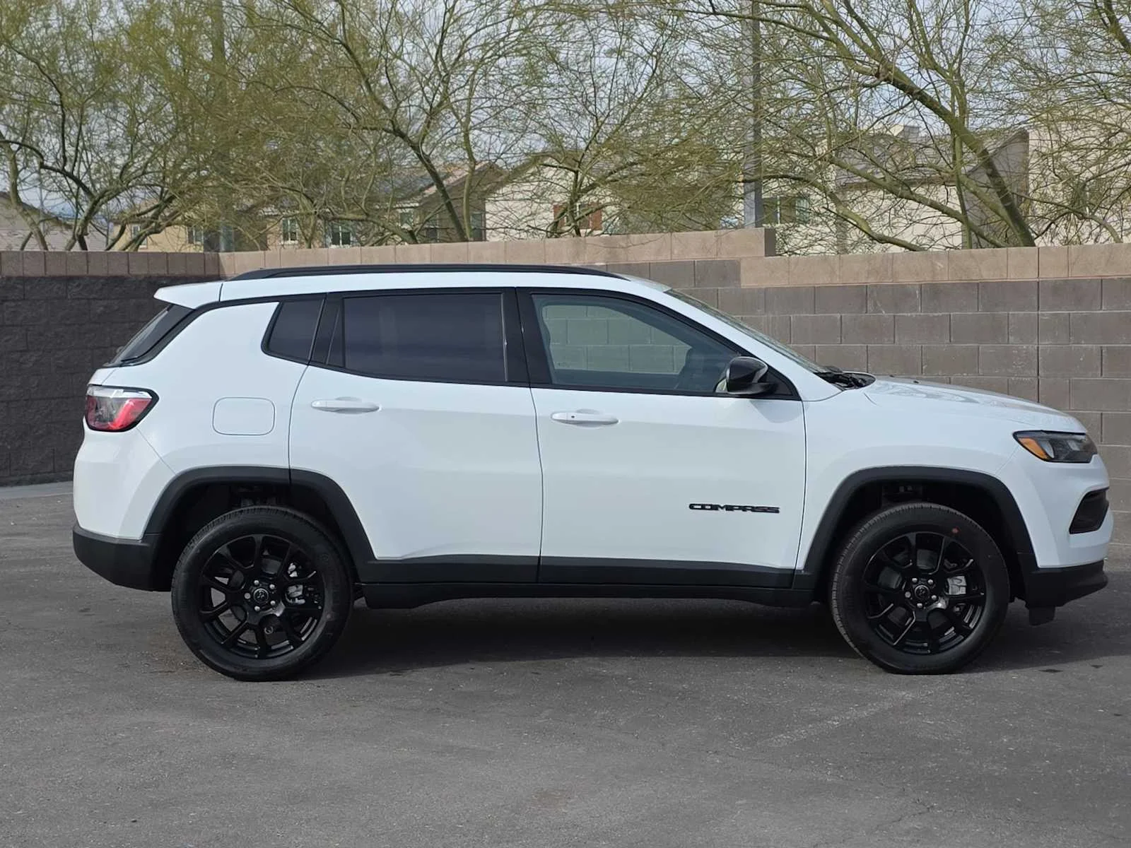 Used 2026 Bright White Clearcoat Jeep Latitude Altitude image 9