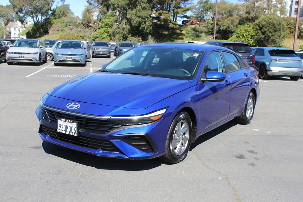 Certified Used 2025 Blue Hyundai SE image 3