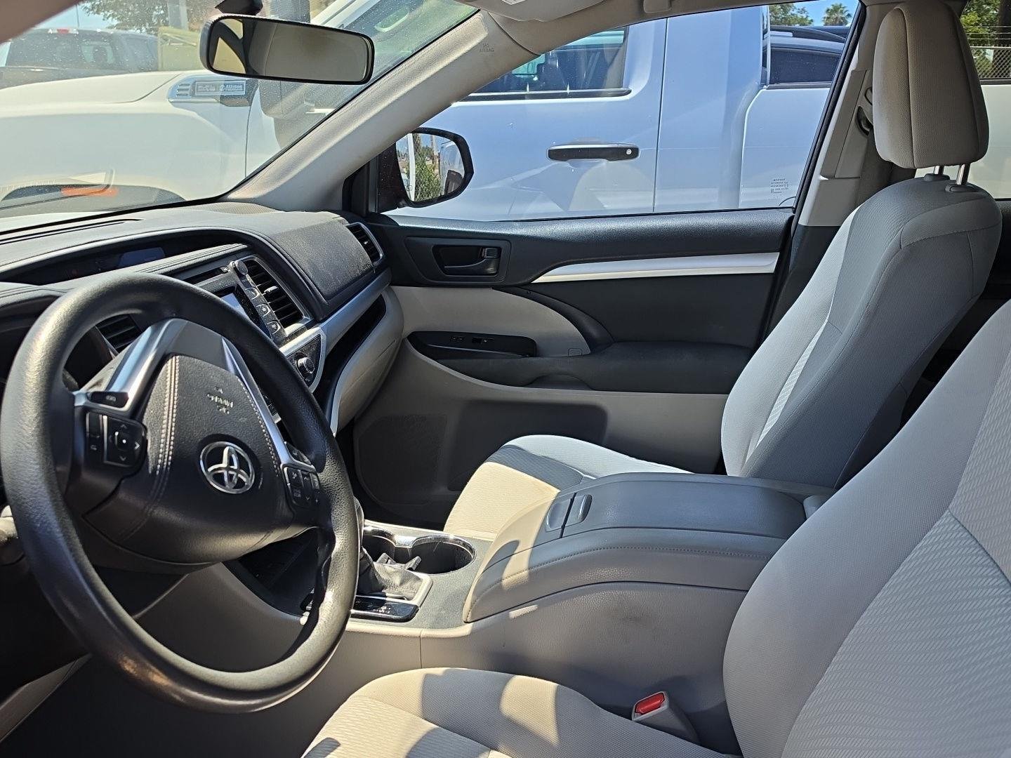 Used 2015 Silver Sky Metallic TOYOTA FWD 4DR I4 LE (GS) image 3
