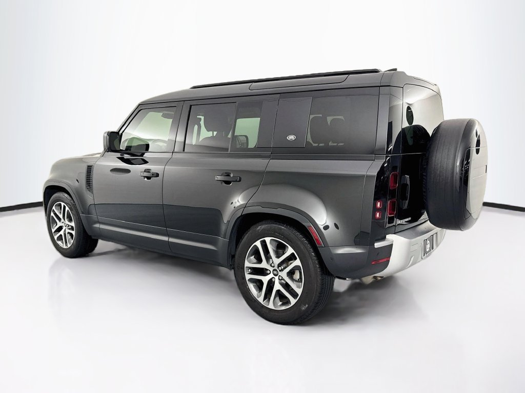 Used 2022 Black Land Rover S image 7
