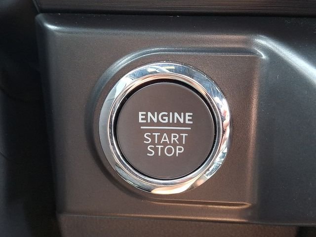 Used 2025 Gray Metallic Ford Tremor image 22