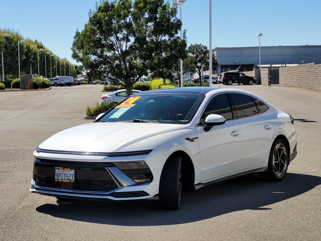 Used 2024 White Hyundai SEL image 8