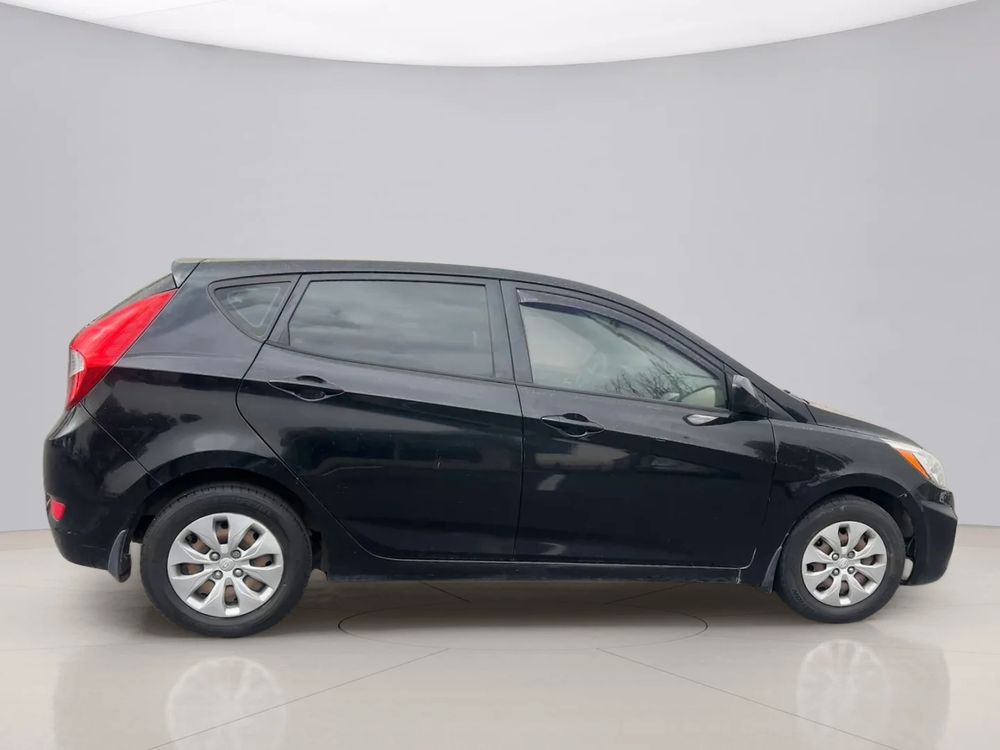 Used 2016 Black Hyundai SE image 8