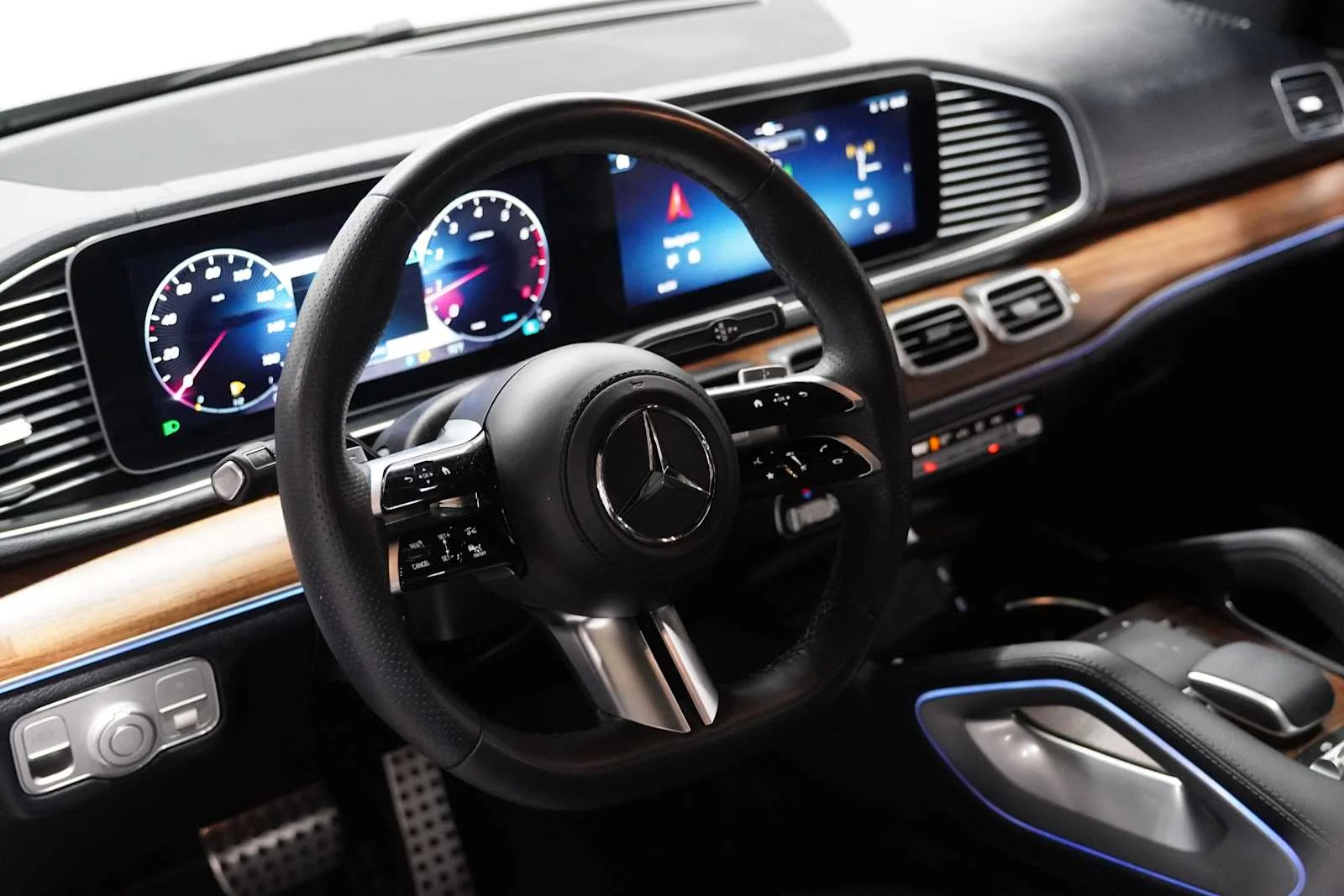 Used 2025 Cirrus Silver Metallic Mercedes-Benz GLS 450 image 10