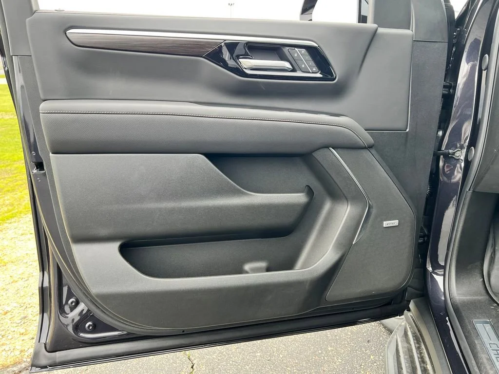 2026 Chevrolet Suburban Premier - Photo 11