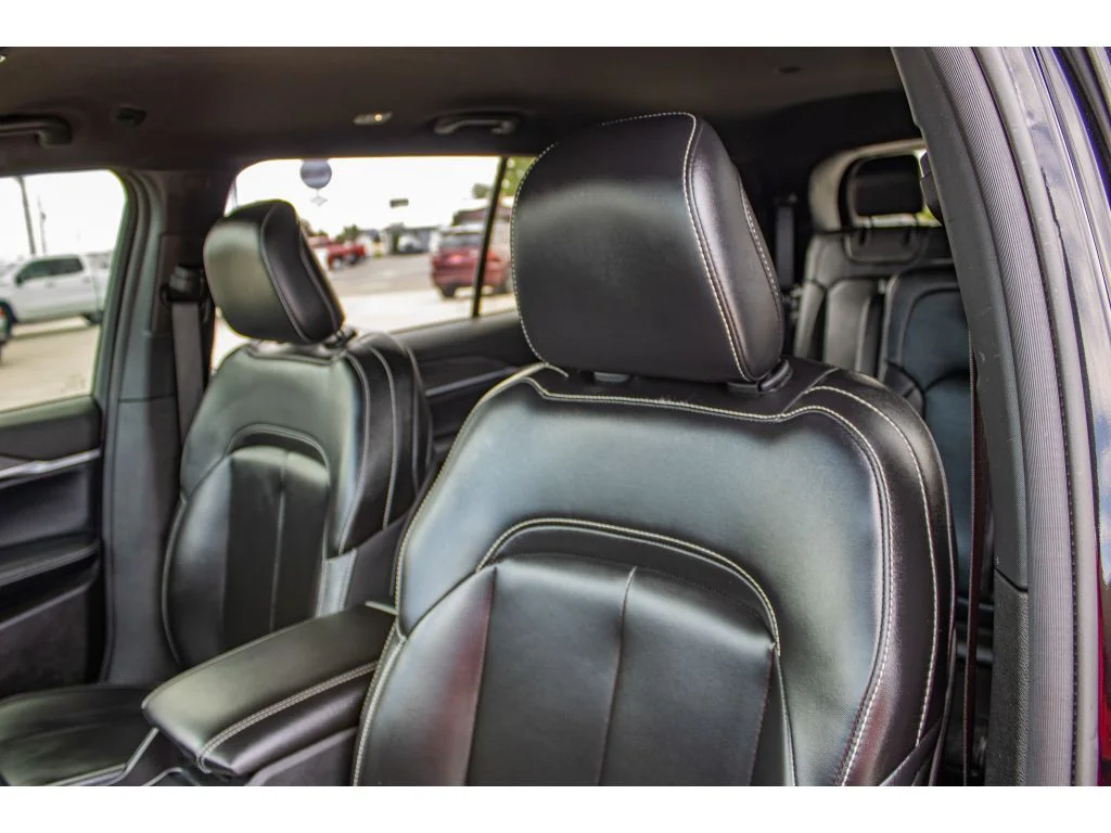 Used 2024 Diamond Black Crystal Pearlcoat Jeep Limited image 33