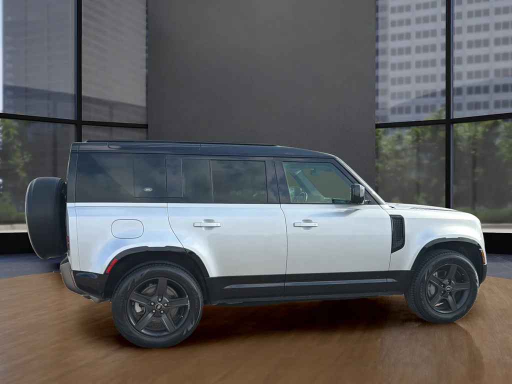 Used 2022 Silver Land Rover X-Dynamic SE image 17