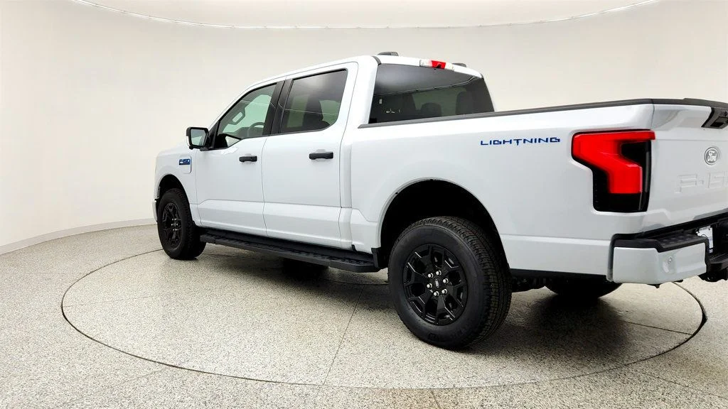 Used 2025 Space White Metallic Ford XLT 4WD SuperCrew 5.5