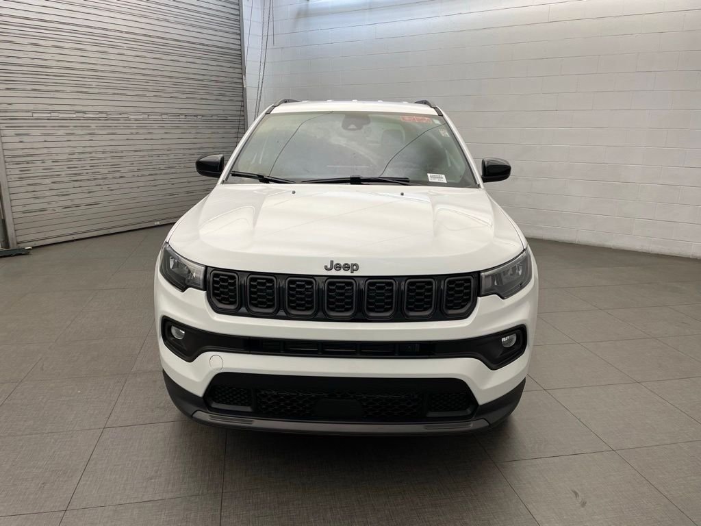 New 2026 Bright White Clear-Coat Exterior Paint Jeep Latitude image 6