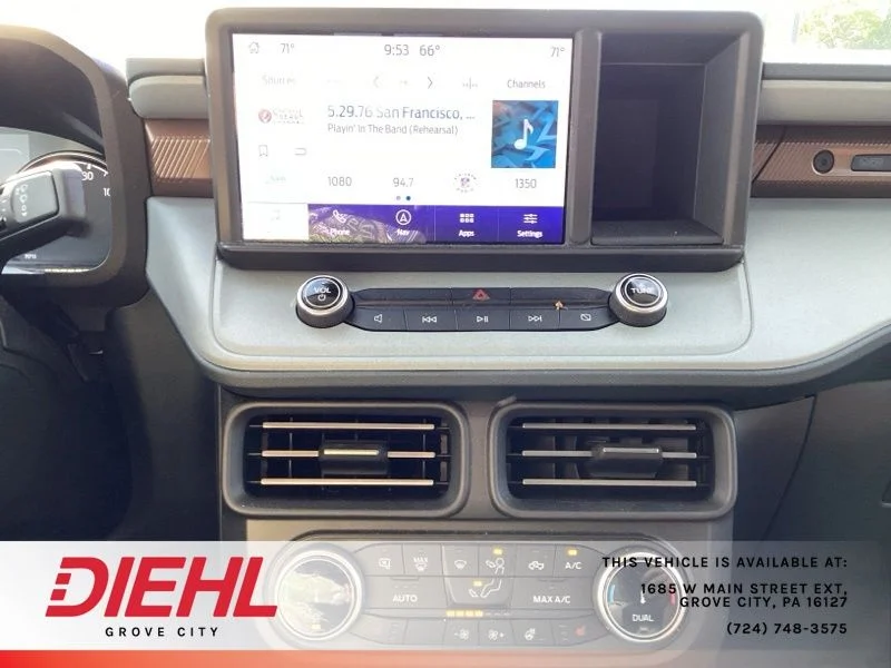 Used 2024  Ford Lariat image 25